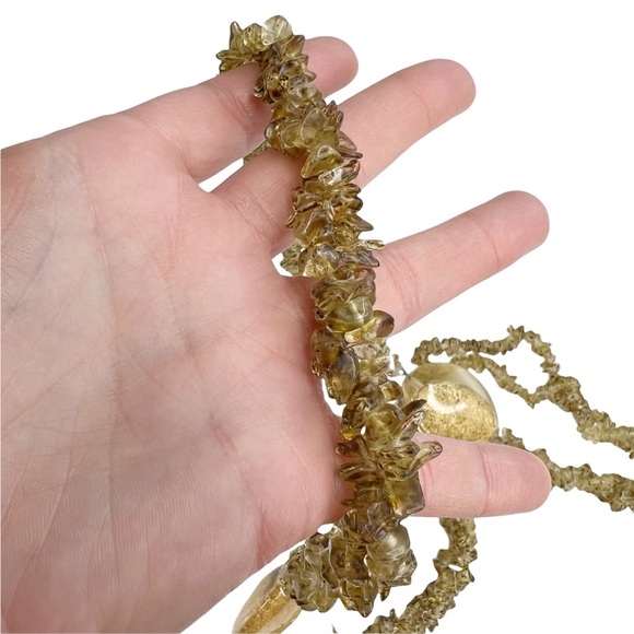 Yellow Amber Color Glass Chip Beaded Twisted Oval Gold Metallic Necklace - Picture 8 of 10